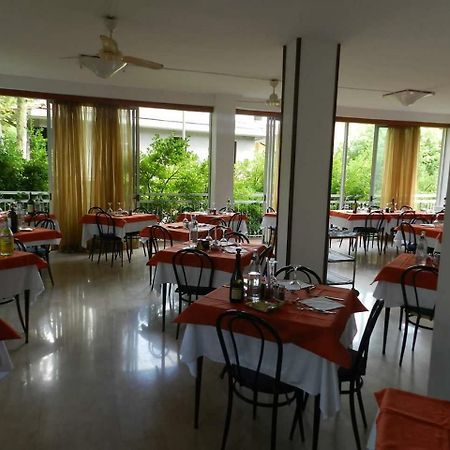 Hotel Ville De Paris Риччоне Экстерьер фото